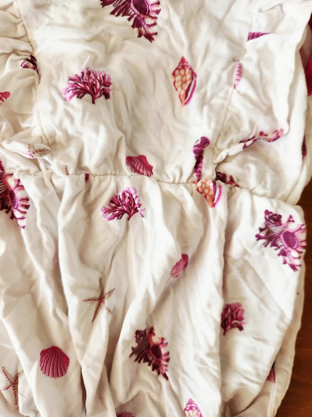 Kyte BABY 3-6m Bamboo White  with Pink Shell Print Onsie